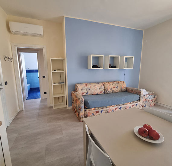 Intérieur de l'appartement de deux pièces C, côté rue