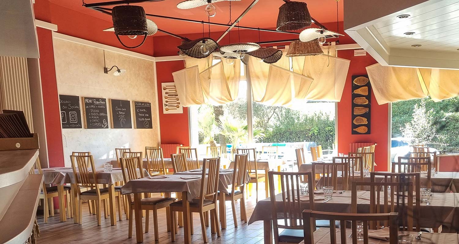 Photos of the interior of La Palma Restaurant in Andora