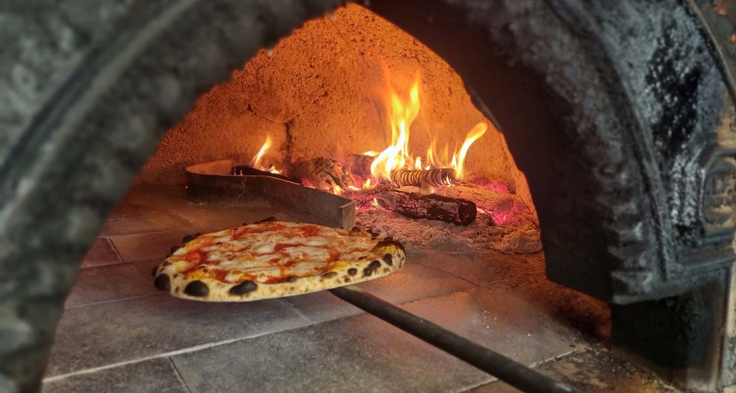 Photos of the interior of La Palma Pizzeria Restaurant in Andora
